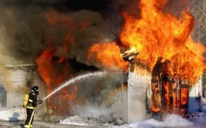 INCENDIE AUX PARCELLES ASSAINIES : MAMADOU MANÉ, VENDEUR DE PORTES IMPORTÉES, PERD PLUSIEURS CENTAINES DE MILLIONS