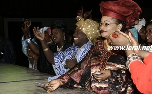 Aïda Mbodj exhibe ses billets de banque pour faire plaisir à…