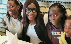 PHOTOS - Coumba Gawlo Seck en toute complicité avec ses enfants, dans un restaurant