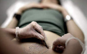 Elle se fait tatouer le mauvais prénom sur le pubis
