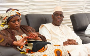 ¨PHOTOS  - Macky Sall, en compagnie de Marième Faye présente ses condoléances à la famille de Khalil, un ami d'Amadou Sall