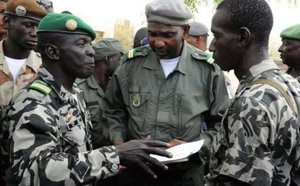 Mali: manifestation contre la junte, menacée au nord par les rebelles touareg
