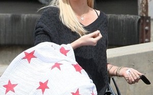 Photo : Charlize Theron en balade avec son fiston