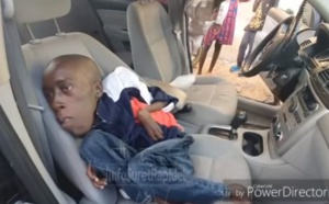 VIDEO - L’handicapé Alé Mboup a reçu sa voiture, offerte par Wally Seck