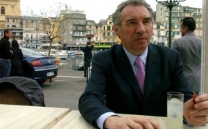 Bayrou appelle «les Français à ouvrir les yeux»