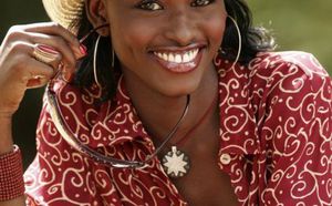 Le mannequin kadia sall dans un look hawaien!
