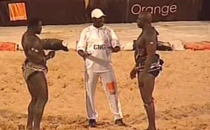 Lutte avec frappe : combat du 8 avril  Eumeu Sene VS Lac 2