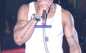 El Hadj Diouf attaque et cogne