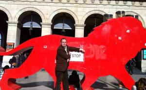 "Vague blanche" à Paris pour dire "stop" aux massacres en Syrie - PHOTOS