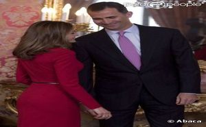 Letizia d'Espagne éblouit et Felipe porte un toast pour noyer le scandale...