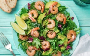 Faites-vous du bien avec cette salade détox aux crevettes