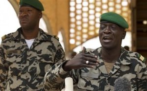 Mali : l’ex-junte dit avoir pris le dessus après des affrontements meurtriers à Bamako