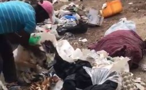 Vidéo: Venu déposer des ordures après le Cleaning Day, les populations l'obligent à tout ramasser