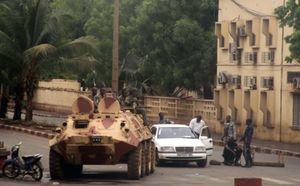 Divisée, l'armée malienne se bat à Bamako