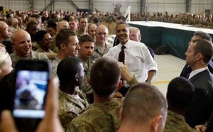 Barack Obama fait campagne en "président de guerre"