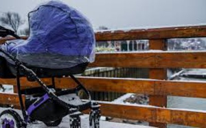 Russie : Un bébé meurt congelé après une sieste de 5 heures sur un balcon par -20 degrés
