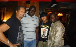 Yékini à la villa cristal pour un dîner des stars avec ses potes El hadj Diouf, Salam Diallo et Cyril Bathily du nirvana !!!