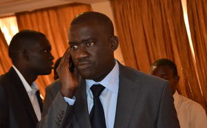 Le beau costume de Moussa Tine