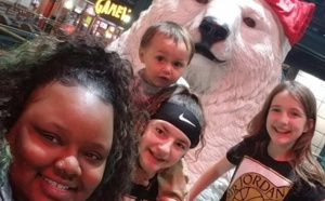 «L’amour c’est l’amour, peu importe la couleur de la peau». Une noire adopte trois enfants blancs (photos)