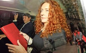 La reine des tabloïds sur le gril à Londres