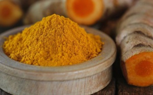 Comment utiliser le curcuma pour traiter les pellicules