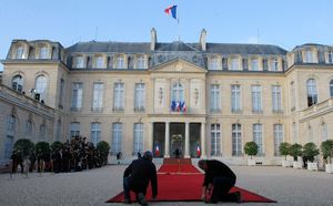 EN IMAGES : La passation de pouvoirs entre Hollande et Sarkozy