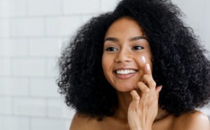 Masque et exfoliant contre l'acné, les boutons et les cellules mortes