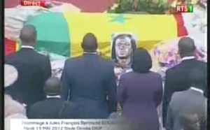 Macky Sall  devant la dépouille de Jules François Bocandé (VIDEO)