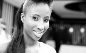 Kyshia Mbengue en mode noir et blanc