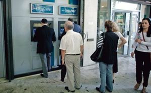 La crise de la Grèce secoue les pays voisins