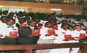 Près de 2400 enfants à la première communion