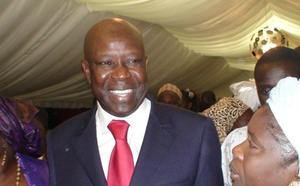 Serigne Mansour Sy Djamil en mode costume cravate