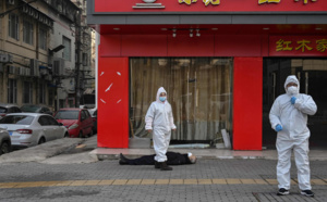 Un homme mort sur un trottoir: l’image choc devient le symbole de l’épidémie de coronavirus
