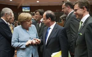 Hollande défend sa stratégie de croissance