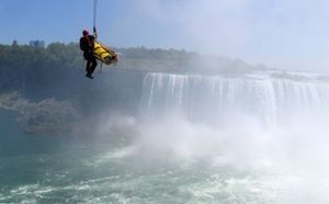 Il survit à son saut dans les chutes du Niagara
