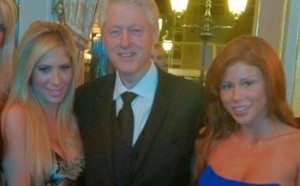 Photo : Bill Clinton entouré de stars du porno