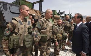 François Hollande en visite surprise en Afghanistan