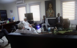 PHOTOS – Youssou Ndour rend visite aux forces de défense et de sécurité du Sénégal déployées au Mali