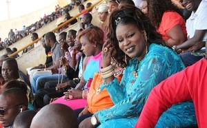 Ngoné Ndiaye Guéweul dans les tribunes du stade Demba Diop !