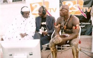Quand des lutteurs se ruent sur Bécaye Mbaye