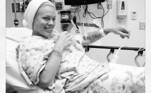 Pink hospitalisée pour maux d'estomac