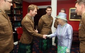 «Elizabeth II a rendu la monarchie plus accessible»
