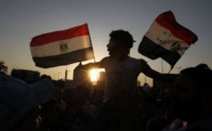 Des milliers d'Égyptiens manifestent contre le verdict du procès d'Hosni Moubarak