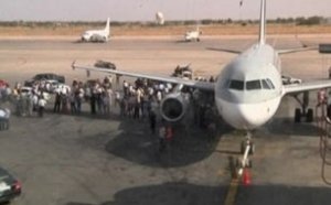 (VIDEO)Les autorités libyennes reprennent le contrôle de l'aéroport de Tripoli