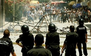 Couvre-feu en Tunisie, secouée par des émeutes
