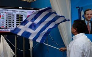 Grèce : victoire serrée mais cruciale du camp pro-euro