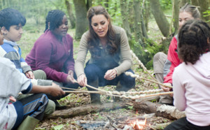 Kate Middleton fait du camping avec des écoliers