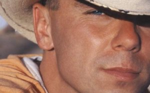 Viré d'un concert parce qu'il ressemblait trop au chanteur