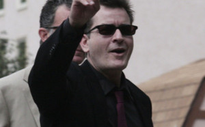 Charlie Sheen dément avoir saccagé sa chambre d’hôtel