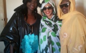 Oumou Provoc, sa soeur et Adja Diallo en mode "sellal"